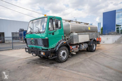 Camion citerne Mercedes