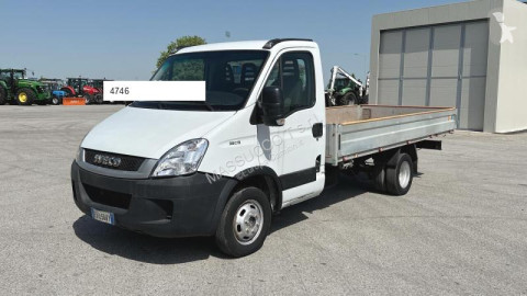 Camion plateau Iveco