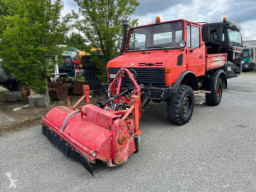 Camion Mercedes Unimog Unimog U 424 2-Achs Allradkipper Front+Heckhydraulik Besen