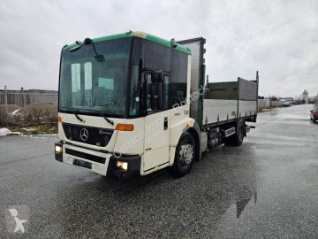Camion plateau ridelles Mercedes