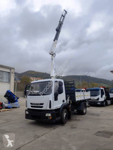Camión trilateral Iveco