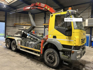 Camión portacontenedor de gancho Iveco