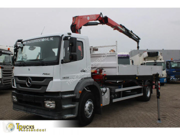 Camion grue Mercedes
