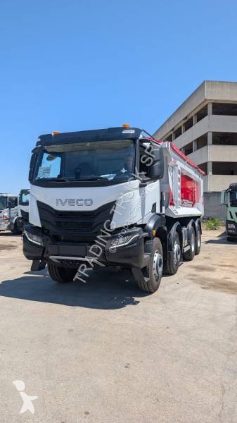 Camión volquete Iveco nuevo