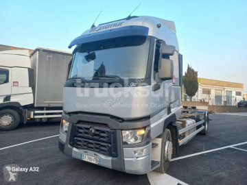 Camión furgón transporte de bebidas Renault