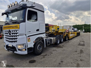 Camion porte engins Mercedes