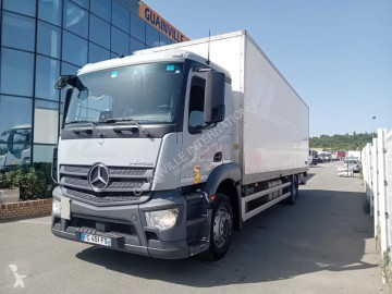 Camion fourgon Mercedes