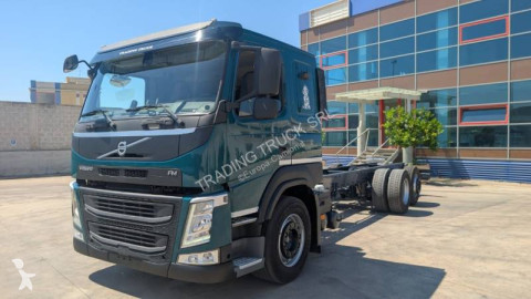 Camión chasis Volvo