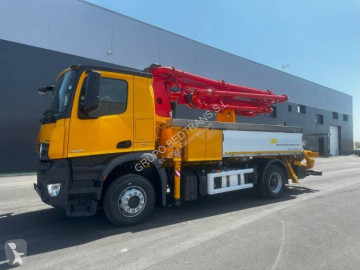 Camion pompe à béton Mercedes