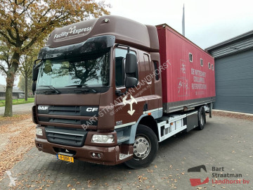 Camion van à chevaux DAF