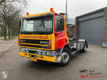 Camion porte containers DAF