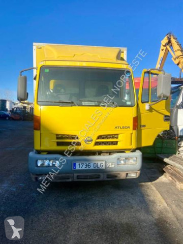 Camion fourgon Nissan