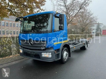 Camion châssis Mercedes
