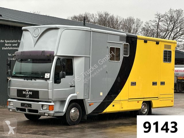 Camion van à chevaux MAN Niehoff Pferdeaufbau mit Wohnabteil 4x2