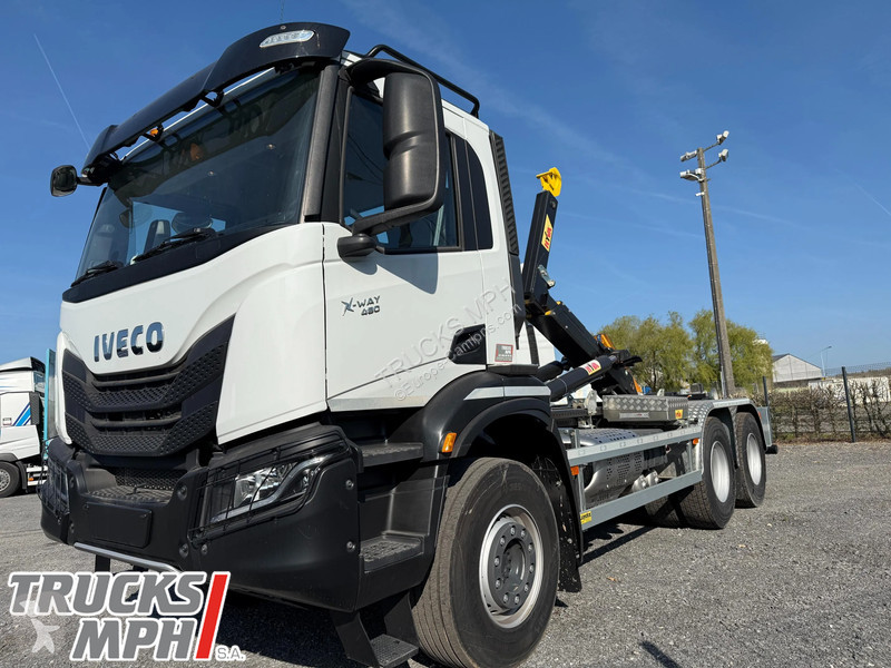 Camion Iveco AD300T48 HYVALIFT 20...