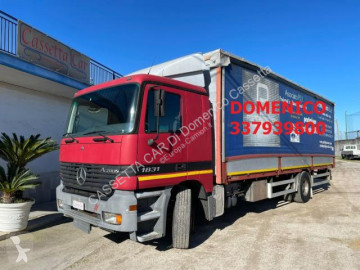 Camión tautliner (lonas correderas) Mercedes