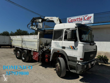 Camión plataforma Iveco