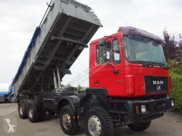 Camion tri-benne MAN