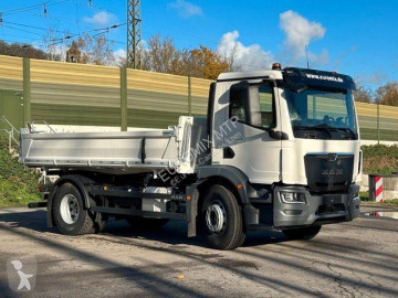 Camion benne MAN