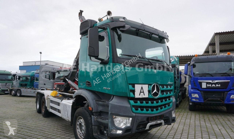 Vrachtwagen Mercedes 3348