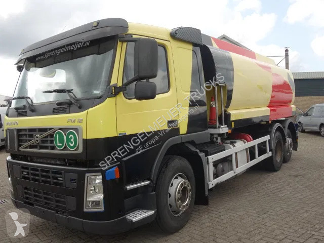 Camión Volvo 18500liter tank,AIRCO,MANUAL GEARBOX