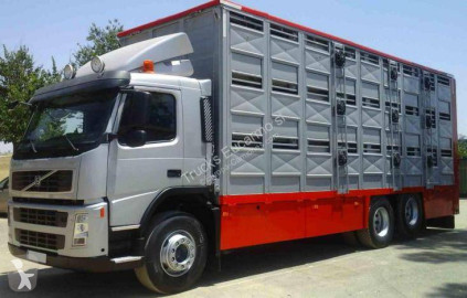 Camion bétaillère Volvo