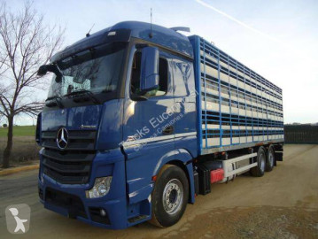 Camion bétaillère Mercedes