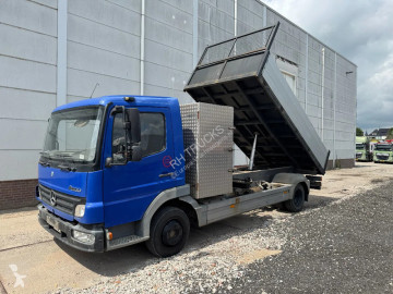 Camion tri-benne Mercedes