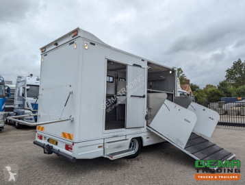 Camion van à chevaux MAN