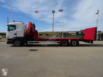 Kamion nosič strojů Scania