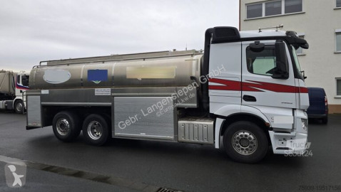 Camion citerne Mercedes