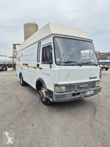 Camion fourgon Iveco