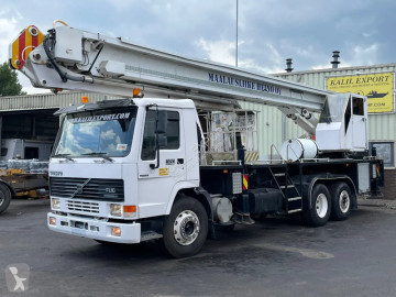Camion nacelle Volvo