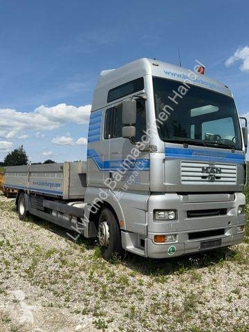 Camion plateau MAN