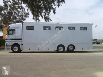 Camion van à chevaux Mercedes