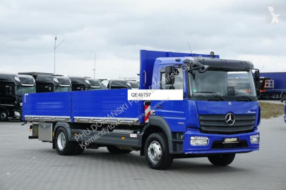 Camión plataforma Mercedes