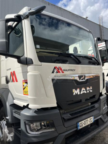 Camion fourgon polyfond MAN