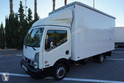 Camion fourgon Nissan