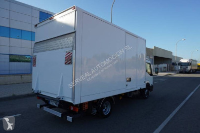 Camion fourgon Nissan