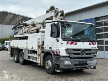 Camion pompe à béton Mercedes