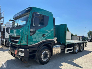 Camion plateau Iveco
