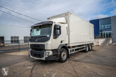 Camión furgón Volvo