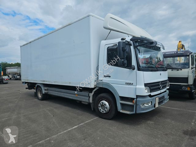 Kamion Mercedes 1224 mit Ladebordwand