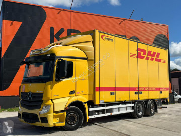 Camion fourgon paroi rigide repliable Mercedes