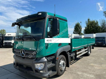Camion plateau Mercedes
