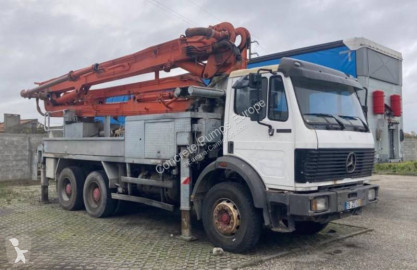 Camion pompe à béton Mercedes