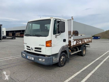 Camion benne Nissan