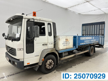 Camion porte engins Volvo