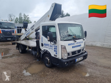 Utilitaire nacelle Nissan
