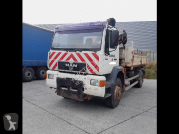 Camion plateau ridelles MAN